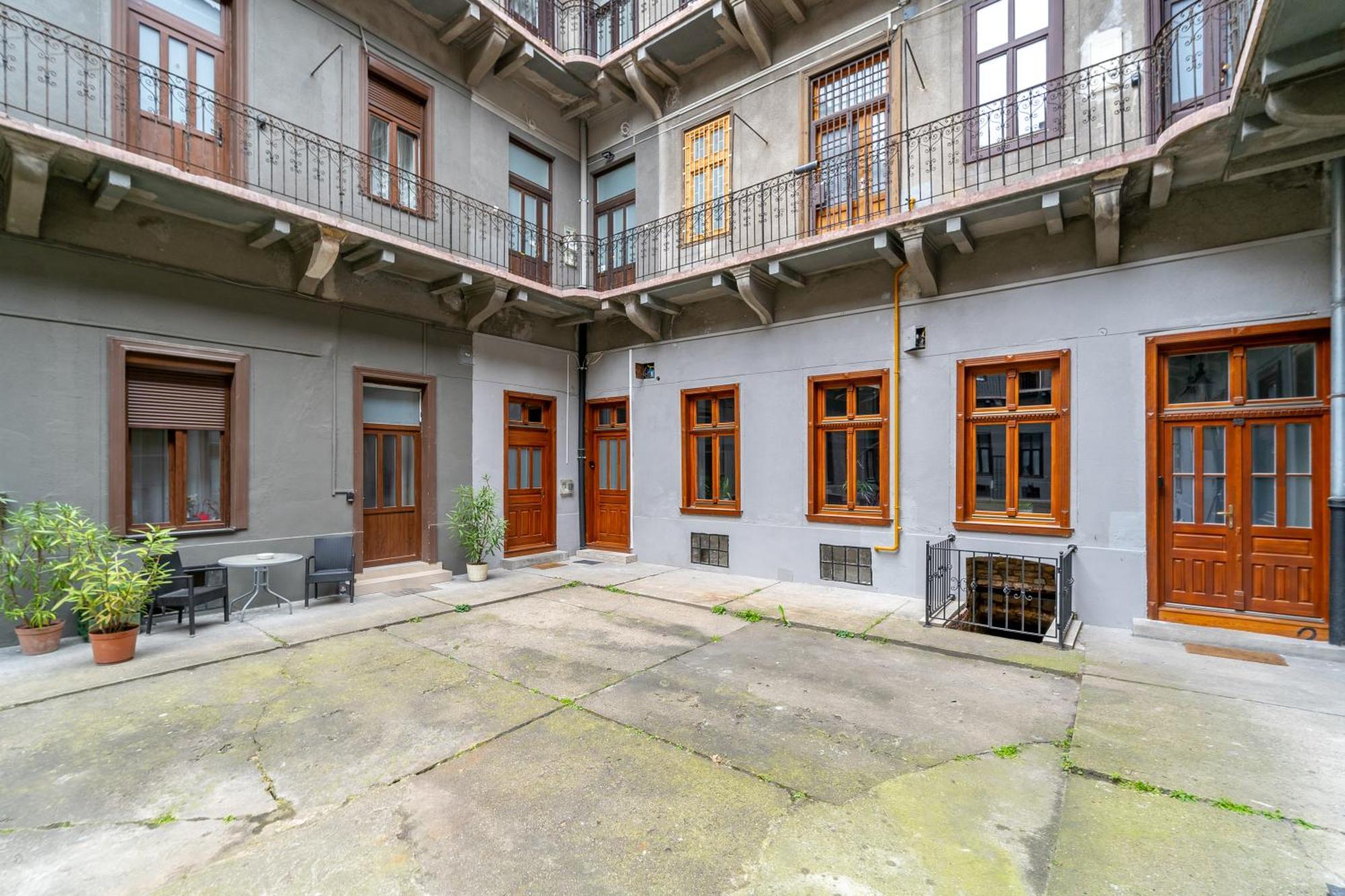 City Center Loft Haven: Modern Elegance Budapest Exterior photo